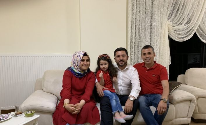 4 yaşındaki Zeynep Su davet etti, Başkan Rasim Arı çaya gitti