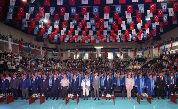 55 yaşındaki güvenlik görevlisi bölüm üçüncüsü olarak mezun oldu