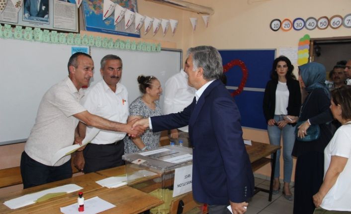 Abdullah Gül oyunu kullandı