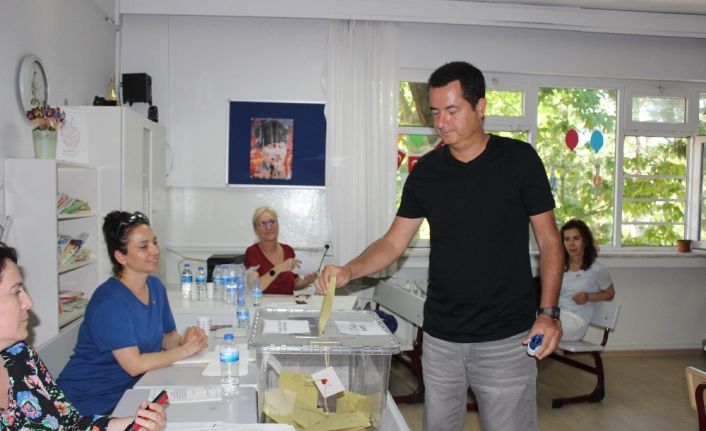 Acun Ilıcalı: “Fazla gerilim var, hiç de mutlu değilim”