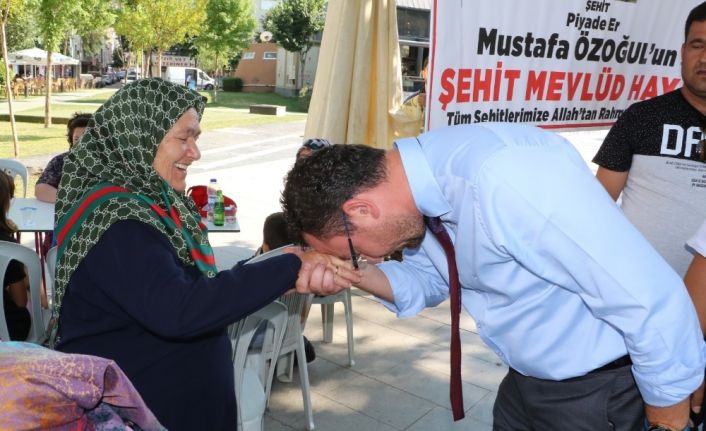 Aloğlu, şehit ailesiyle yakından ilgilendi