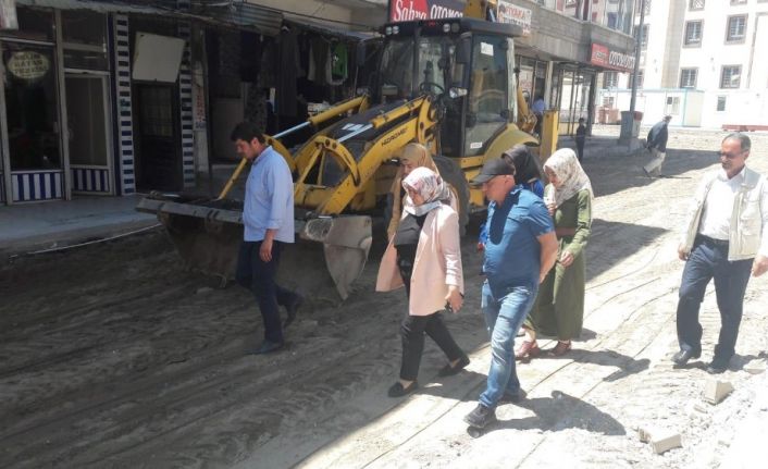 Başkan Çetin, yol yapım çalışmalarını inceledi