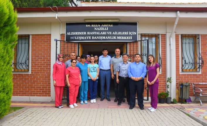 Başkan Özcan Alzheimer Merkezi’ni ziyaret etti