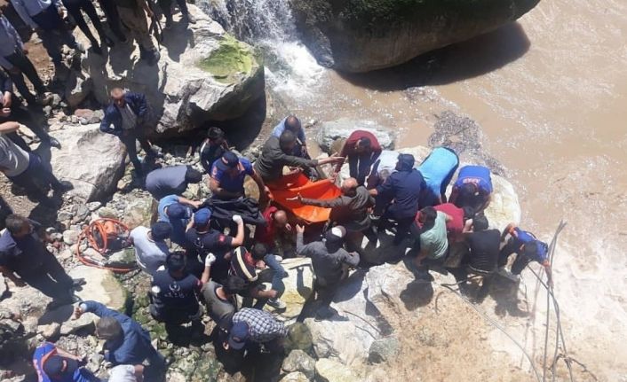 Bisikletiyle suya uçan gencin cansız bedenine ulaşıldı