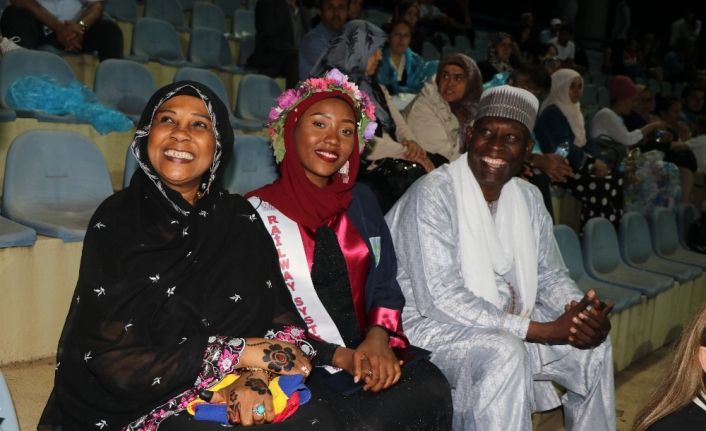 Çadlı aile kızının mezuniyetini görmek için 14 bin kilometre uzaklıktan geldi