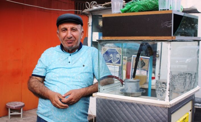 Çırakları doktor, avukat, polis oldu o simit ayran satmayı bırakmadı