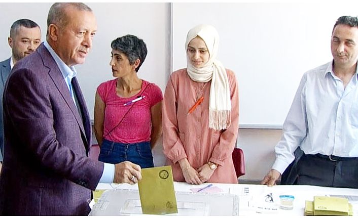 Cumhurbaşkanı Recep Tayyip Erdoğan, oyunu kullandı