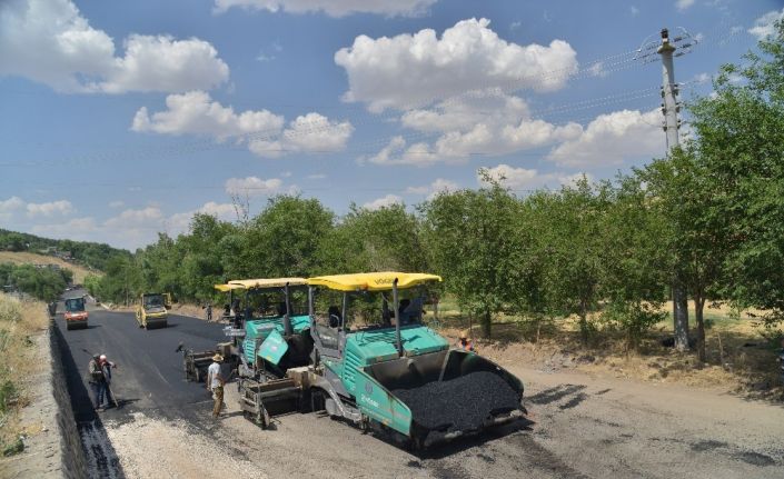 Diyarbakır’da asfaltlama çalışmaları sürüyor