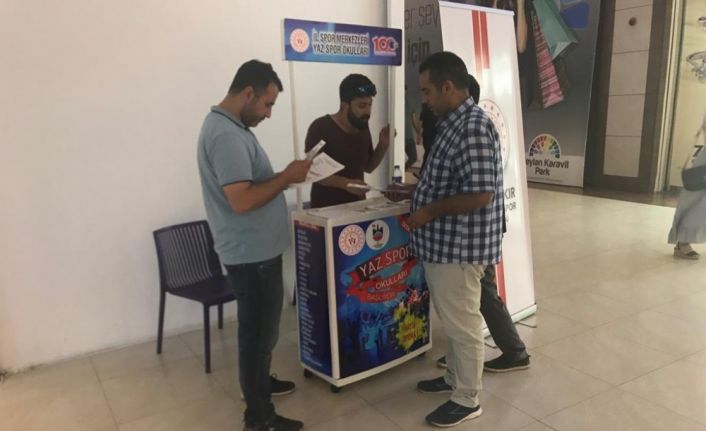 Diyarbakır’da yaz spor okulları stantlarına yoğun ilgi