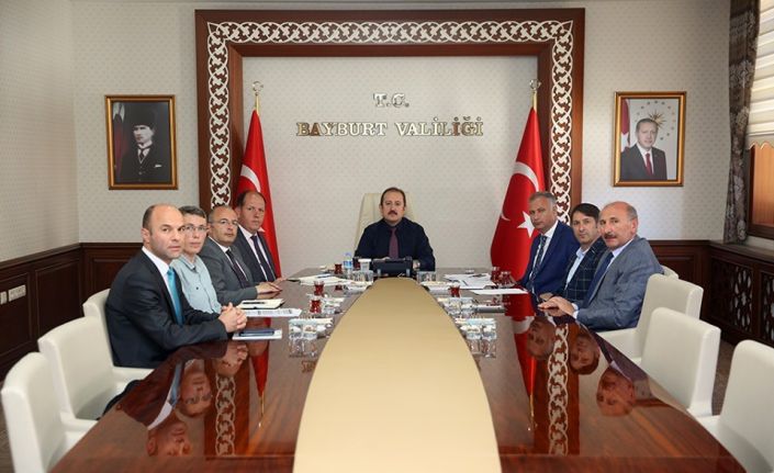 Eğitim, sağlık ve tarım alanındaki yatırımlar Vali Ali Hamza Pehlivan başkanlığında değerlendirildi