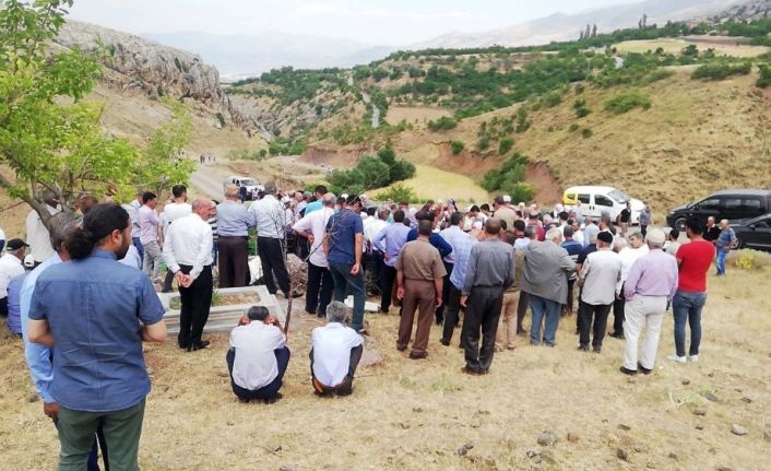 Evinin balkonunda öldürülen meclis üyesi toprağa verildi