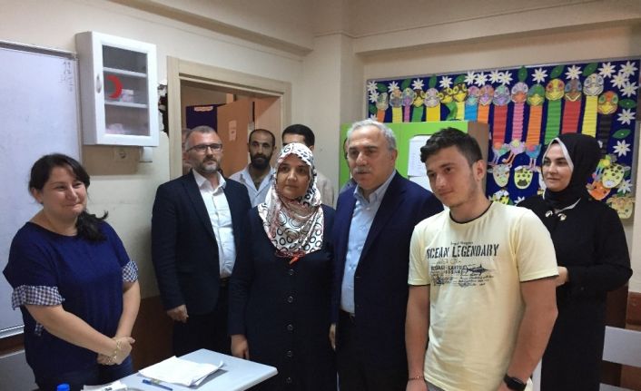 Fatih Belediye Başkanı M. Ergün Turan oyunu kullandı