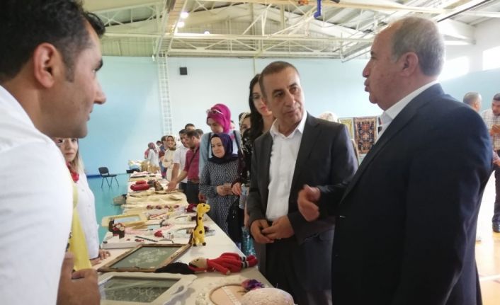 Hizan’da yıl sonu sergisi düzenlendi