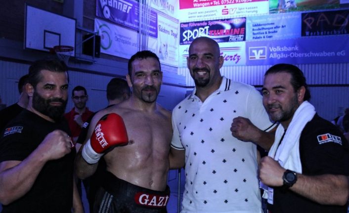 İki Türk aynı gecede rakiplerini nakavt etti