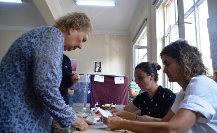 İstanbul’da vatandaşlar sandık başında