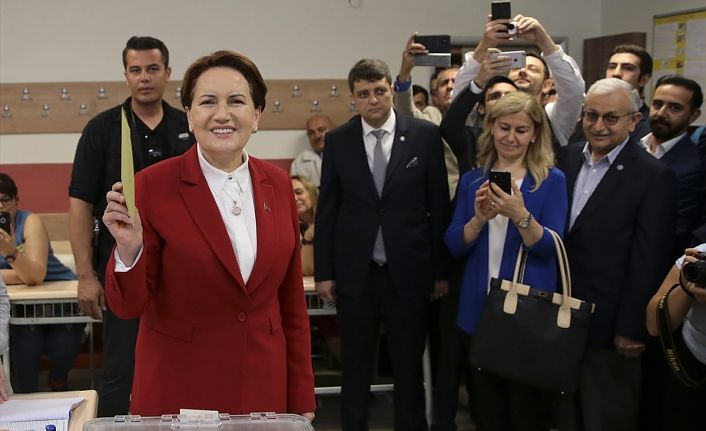 İYİ Parti Genel Başkanı Akşener oyunu kullandı