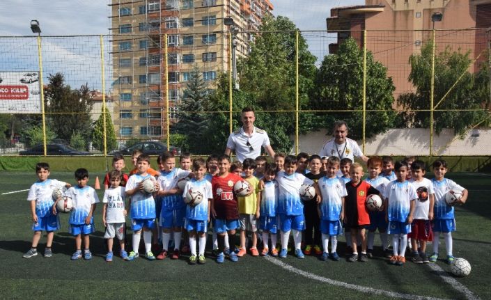 Kaleci Ebrar’dan Eskişehirspor yaz okuluna ziyaret