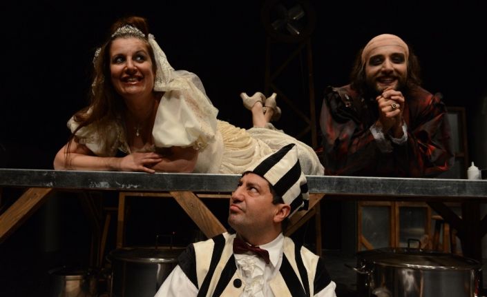 Kaş ve Demre’de tiyatro coşkusu