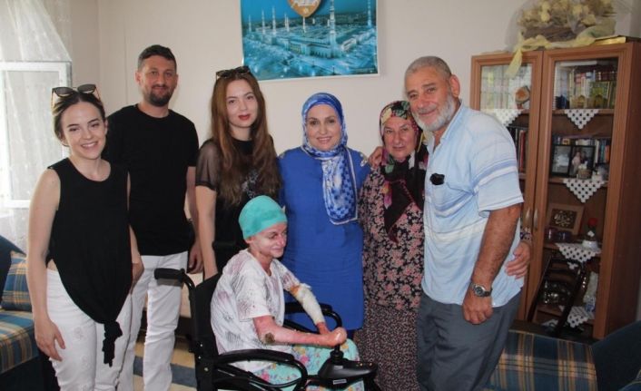 Kelebek hastalığıyla mücadele eden Elif akülü arabasına kavuştu