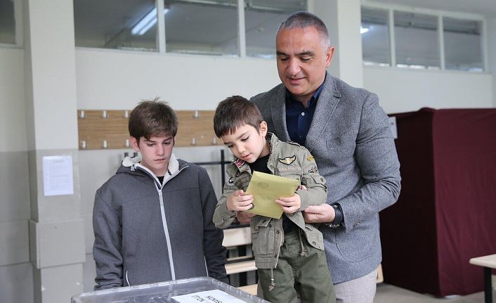 Kültür ve Turizm Bakanı Ersoy, oyunu Beşiktaş’ta kullandı