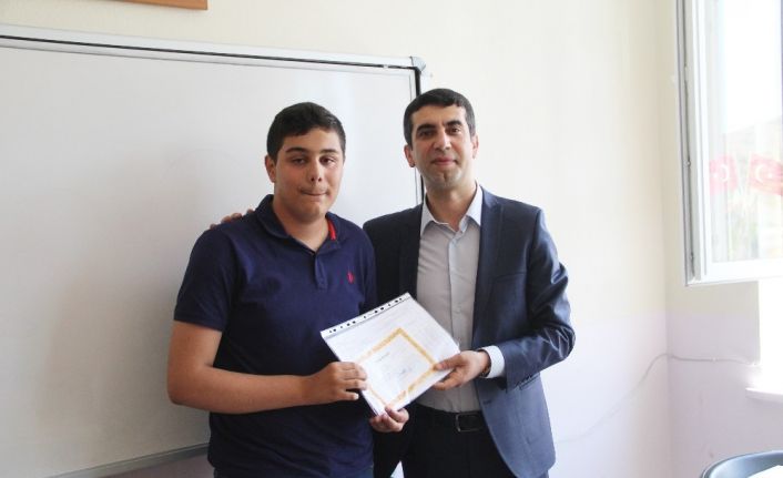 LGS’de dalgınlıkla 1 soruyu kaçırdı, Türkiye ikincileri arasında yer aldı