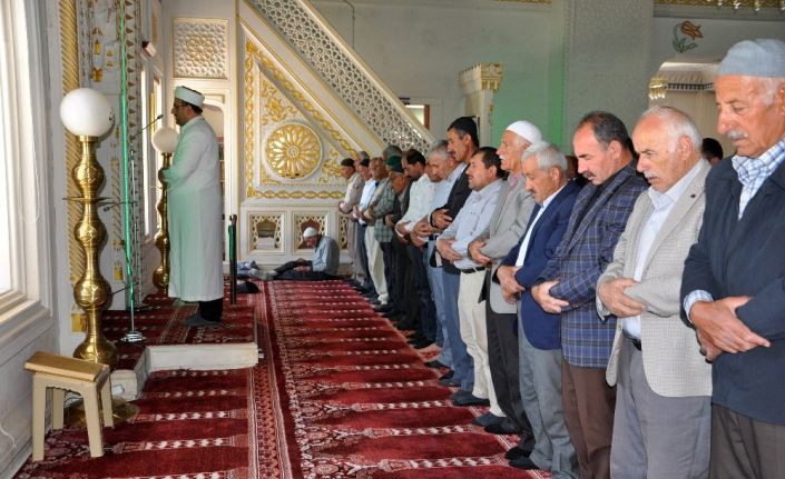 Muhammed Mursi için gıyabi cenaze namazı