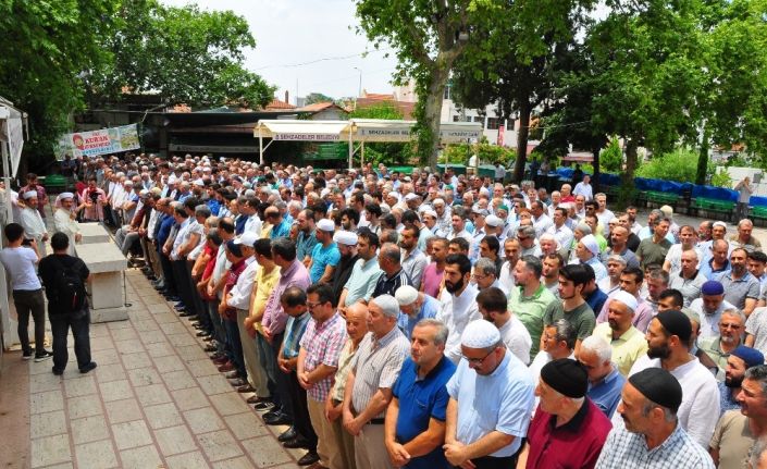 Önce selası verildi, ardından gıyabi cenaze namazı kılındı
