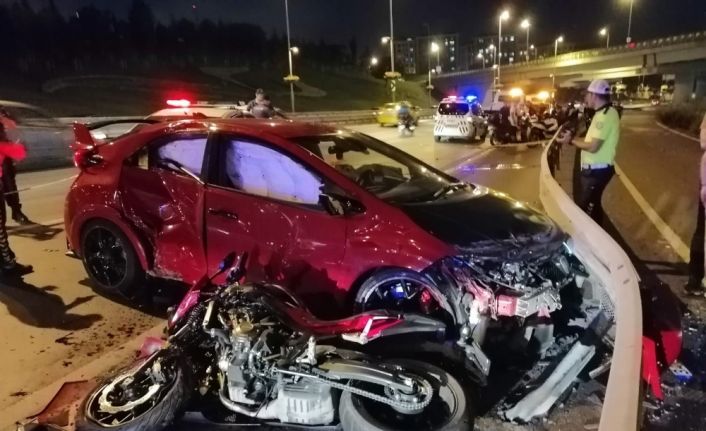 Otomobil iki motosiklete çarptı:1 ölü 2 yaralı