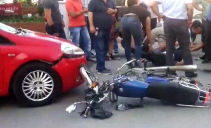 Otomobille motosiklet çarpıştı, 2 kişi yaralandı