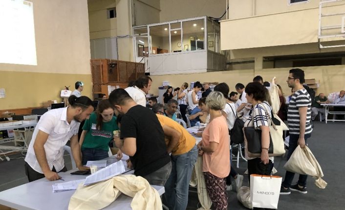 Oy çuvalları İlçe Seçim Kurullarına getirilmeye başlandı