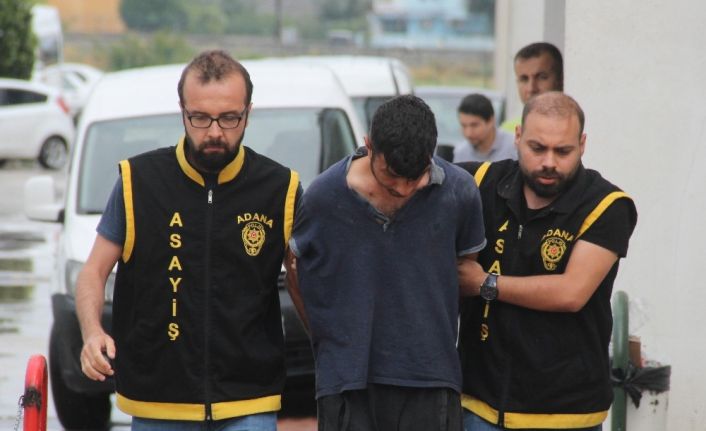 Polisle birlikte 3 kişiyi bıçaklayan zanlı adliyeye sevk edildi