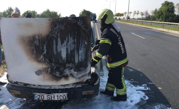 Seyir halindeyken yanan otomobilde büyük hasar oluştu