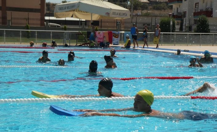 Toroslar’da yaz dönemi yüzme kursları başlıyor