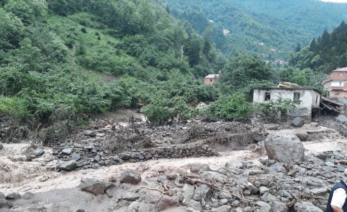 Trabzon’un Araklı ilçesinde yaşanan sel afeti ile valilikten ilk açıklama geldi