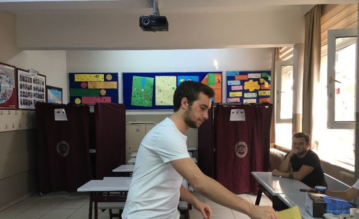 Ünlü oyuncu Demet Akbağ, oyunu Beşiktaş’ta kullandı