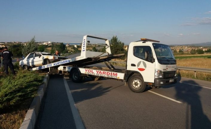 Uşak’ta otomobil ile tır çarpıştı: 4 yaralı