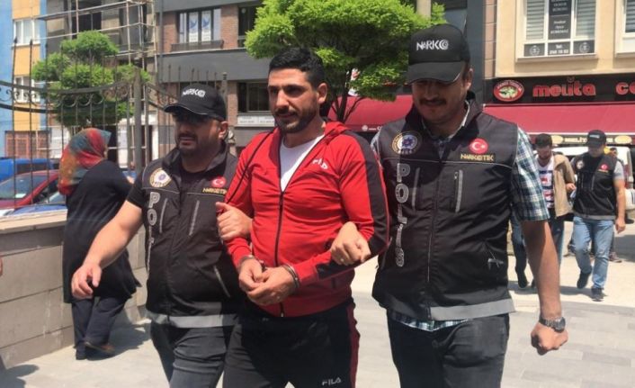 Uyuşturucu zanlıları adliyede