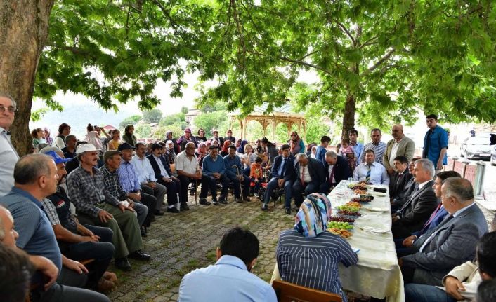 Vali Seymenoğlu dolu hasarı gören bölgeleri inceledi