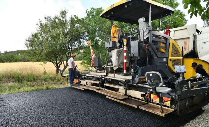 Vali Seymenoğlu, köylüden asfalt dökülen köy yolunda hız yapmama sözü aldı