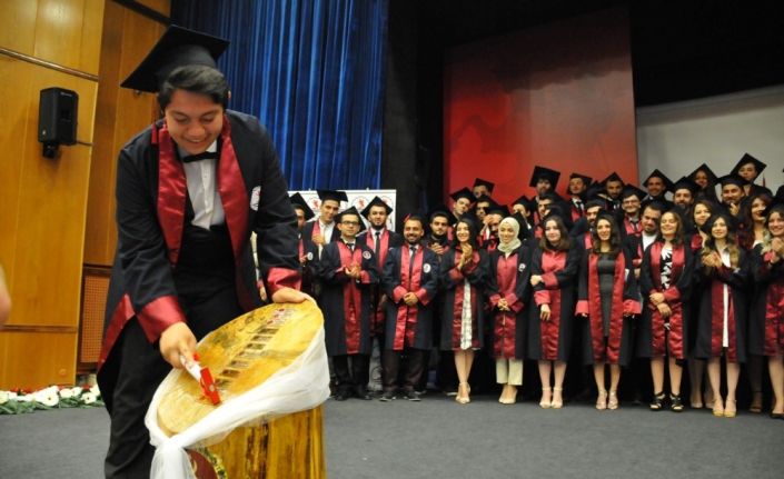 Veteriner Fakültesi 12. mezunlarını verdi