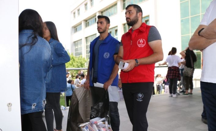 YKS’de kullanılan kalemleri köy okullarındaki çocuklar için topladılar
