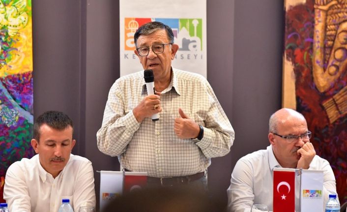 Ankara Kalesi için el ele