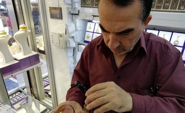 Ayar numarası ile dolandırılan sarraf: "Merhametleri varsa çıkıp gelsinler özür dilesinler helalleşelim”