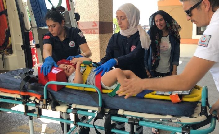Balkondan düşen 2 yaşındaki çocuk yaralandı
