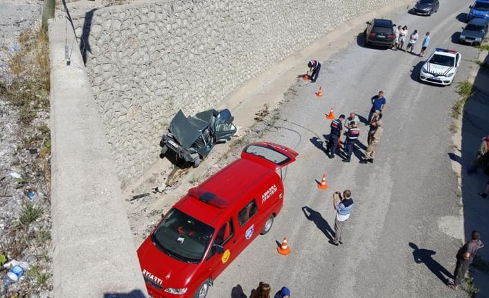 Bartın’da otomobil 10 metrelik üst geçitten uçtu: 1 ölü, 4 yaralı