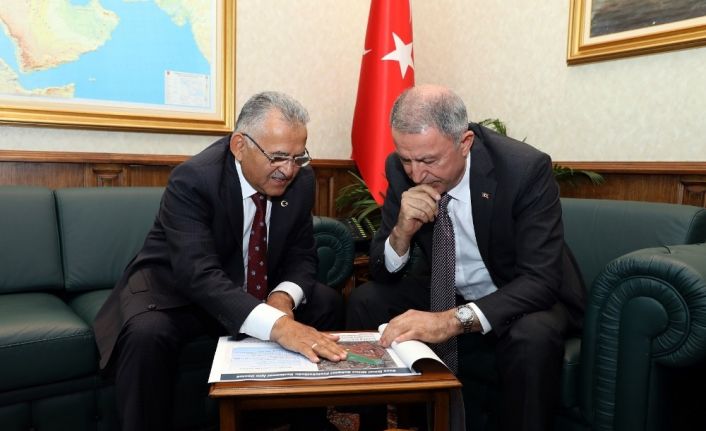 Başkan Büyükkılıç, Ankara’da Milli Savunma Bakanı Akar ve Ulaştırma Alt Yapı Bakanı Turhan ile görüştü