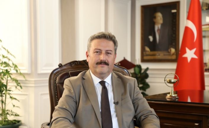 Başkan Dr. Mustafa Palancıoğlu altın ve gümüş madalya kazanan sporcuları tebrik etti