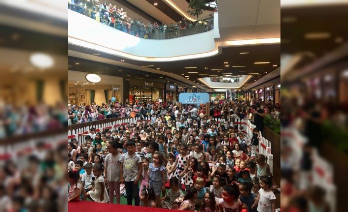 Çocuklar İbi ve Tosi ile eğlendi