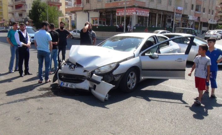 Düğüne giden aile kaza yaptı: 6 yaralı