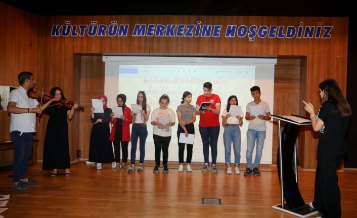 Gençlik korosu derslerine başladı